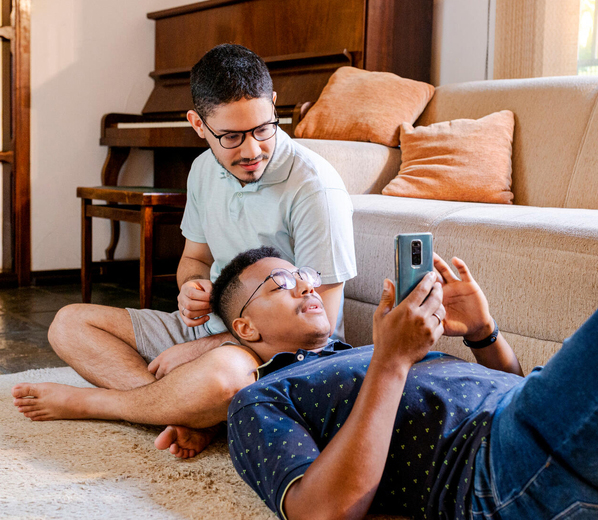 Couple sitting on the floor looking at phone