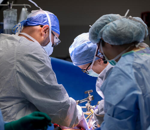 3 doctors in surgery